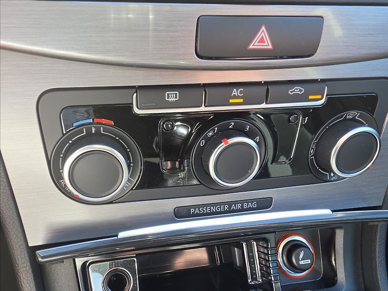 Volkswagen Passat 1,4 TSi 90KW Comfortline NAVI - fotka 21 z 45