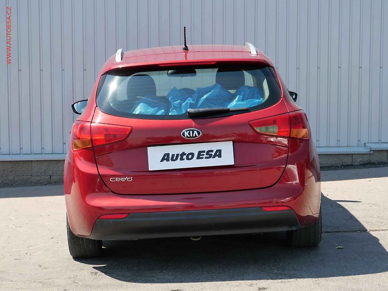 Kia Ceed (2014) 1.6 GDi, ČR, AC - fotka 5 z 15