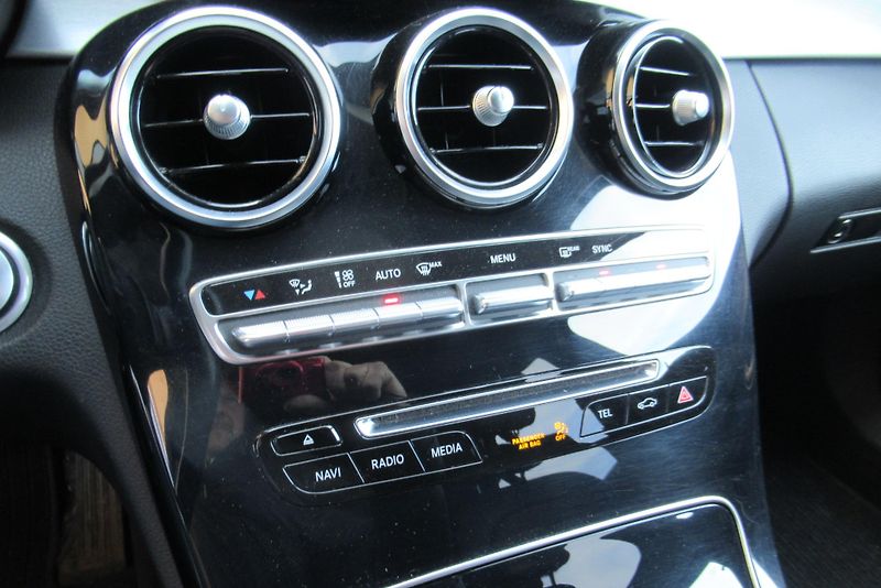 Mercedes-Benz Třídy C 220 CDi AUTOMAT TAŽNÉ  - fotka 21 z 24