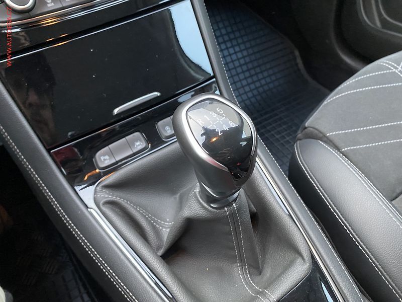 Opel Grandland (2023) 1.2 T, ČR, GS Line, LED - fotka 16 z 16