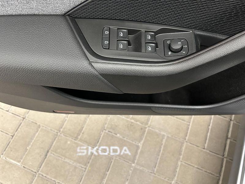 Škoda Octavia 1.5 TSI Top selection - fotka 17 z 25