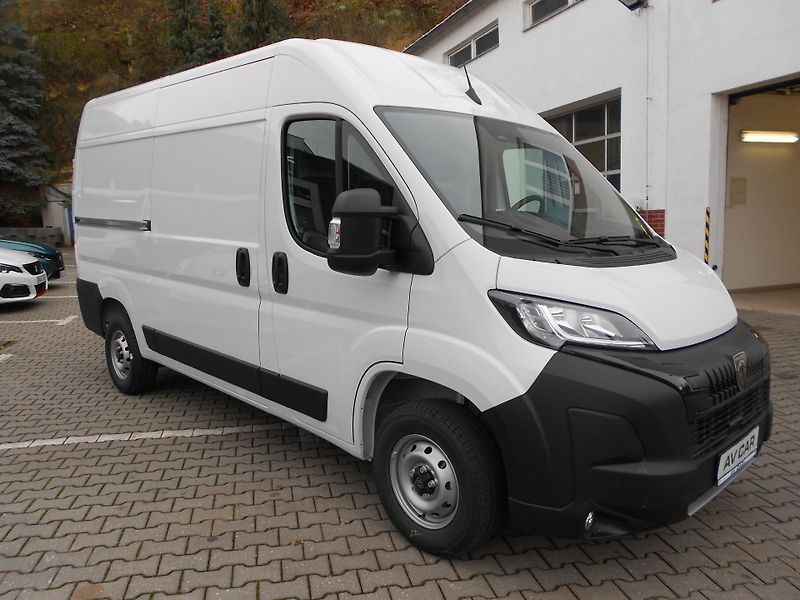 Peugeot Boxer 3500 L3H2 BlueHDi 140k - fotka 3 z 9