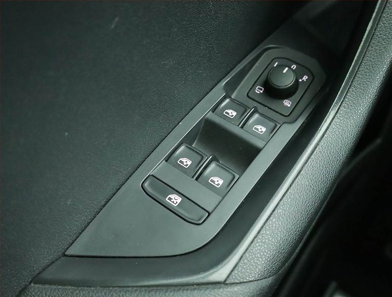 Škoda Karoq (2022) Ambition 2.0 TDI - fotka 25 z 25