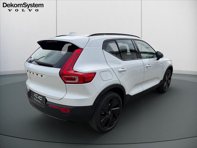 Volvo XC40 2,0 Plus B3 Black Edition 3760 - fotka 3 z 14