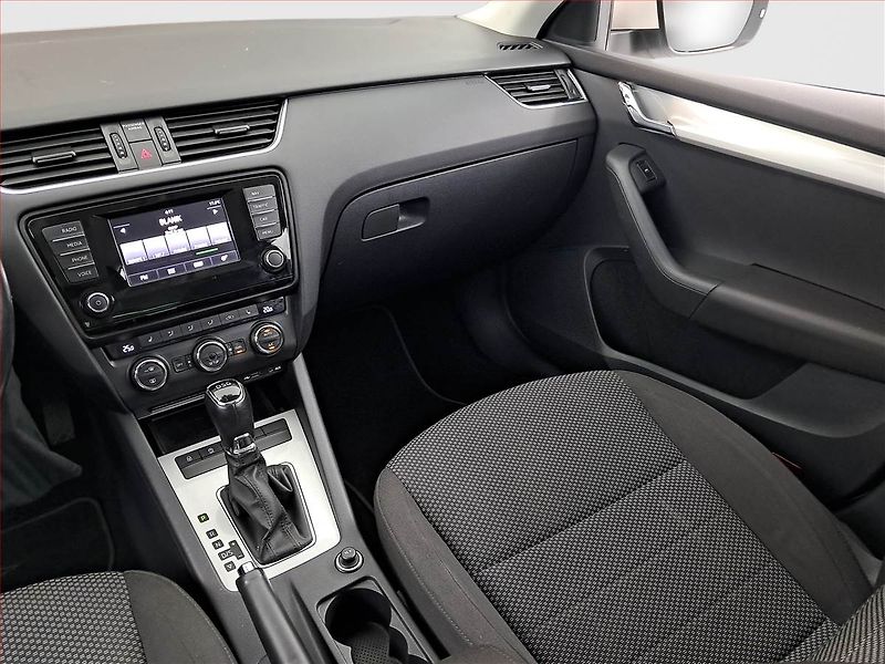 Škoda Octavia (2013) 1.6 TDI, Automat, Navi - fotka 8 z 16