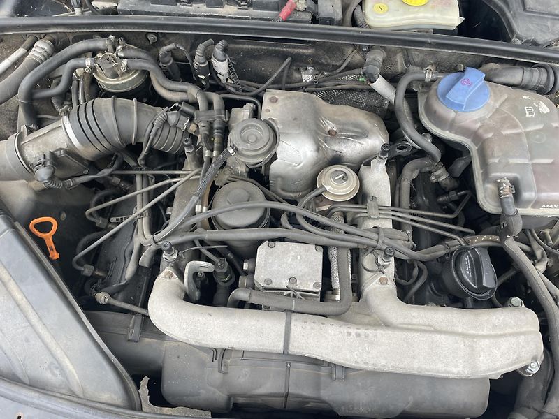 Audi A4 Avant 2.5 TDI 120Kw NÁHRADNÍ DÍLY - fotka 5 z 8