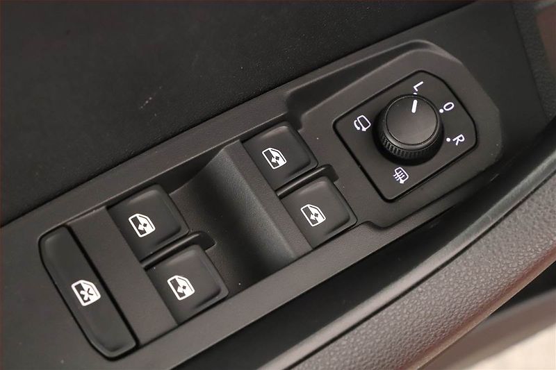 Škoda Karoq (2023) Sportline 1.5 TSI - fotka 9 z 20