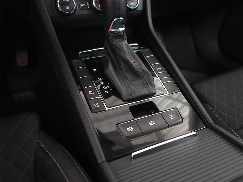 Škoda Superb (2016) Style 1.4 TSI, Automat, Navi - fotka 13 z 20