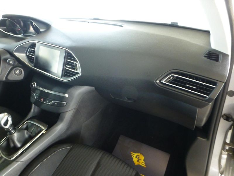 Peugeot 308 (2016) 1,6HDI*NAVIGACE**PARKS**TAŽNÉ - fotka 20 z 26