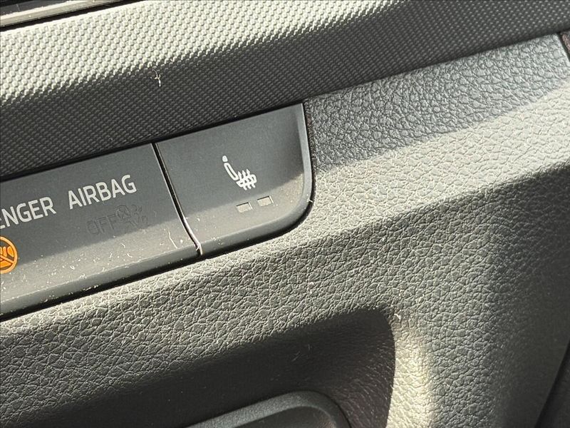 Škoda Fabia 1,0 MPI KLIMA - fotka 14 z 22