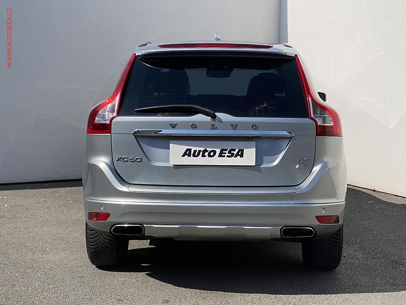 Volvo XC60 (2014) 2.4 D5 4x4, AT - fotka 5 z 18