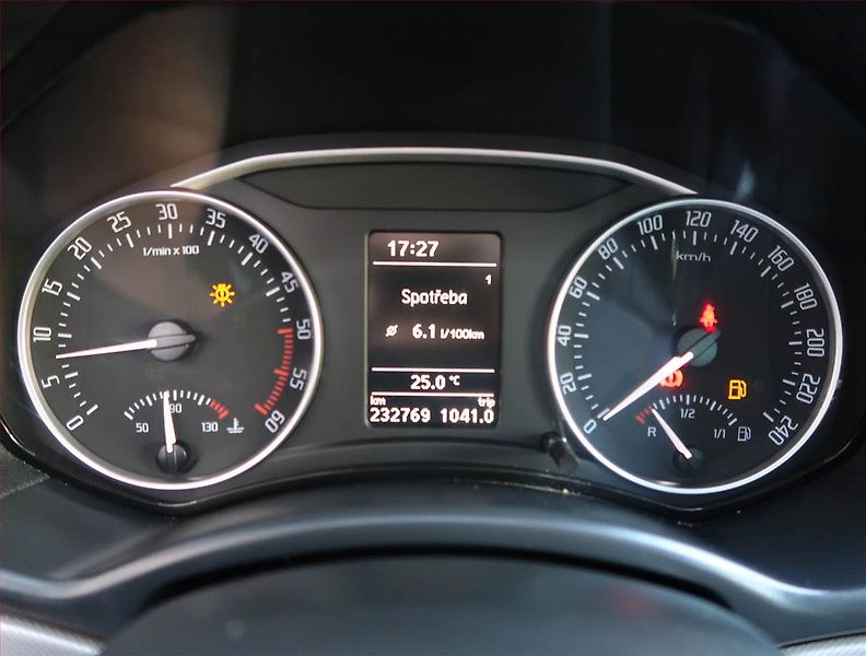 Škoda Octavia (2011) 1.6 TDI, Tempomat - fotka 11 z 19