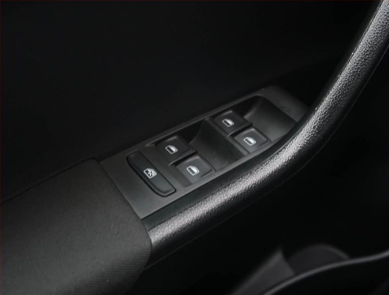 Škoda Fabia (2015) 1.2 TSI, Tempomat - fotka 18 z 21