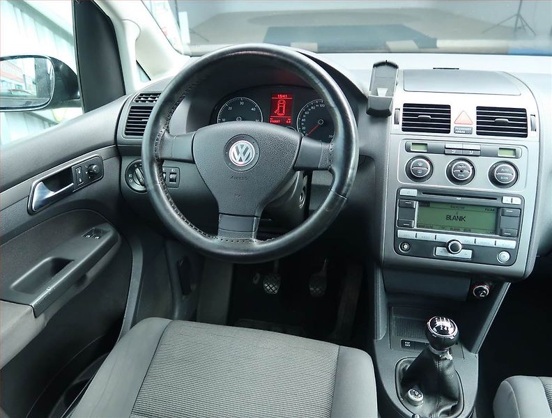 Volkswagen Touran (2007) Comfortline 1.9 TDI, po STK - fotka 7 z 15