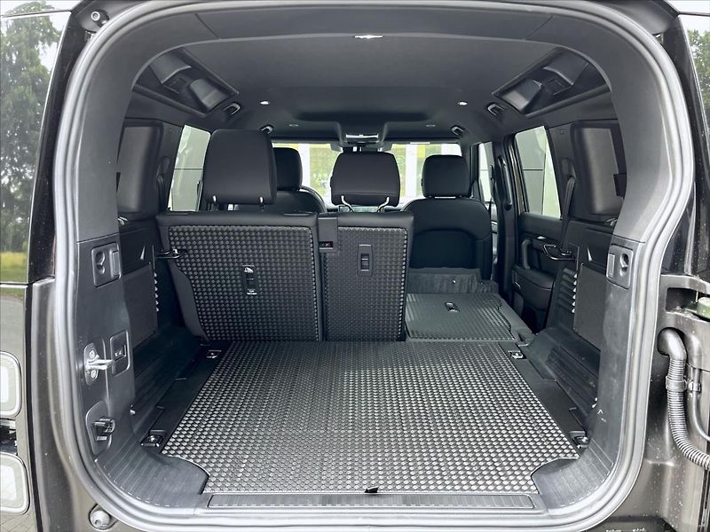 Land Rover Defender (2026) 3,0 110 X-Dynamic SE D200 AWD - fotka 18 z 18