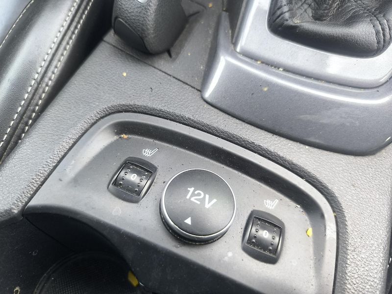 Ford Focus 2.0TDCI103KW,MAX VÝBAVA,KRÁSNÝ - fotka 13 z 27