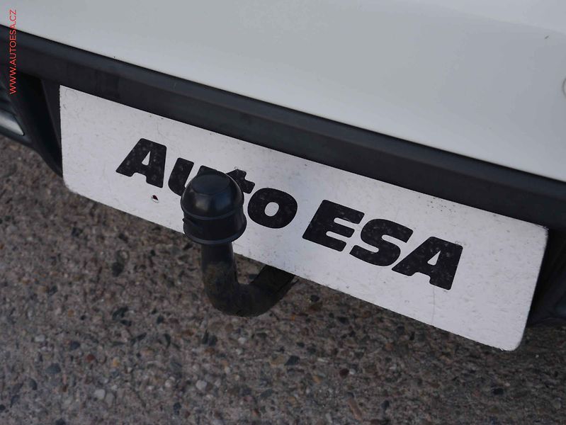 Peugeot 308 (2013) 1.6 i, AC, tempo, park.asist - fotka 17 z 17