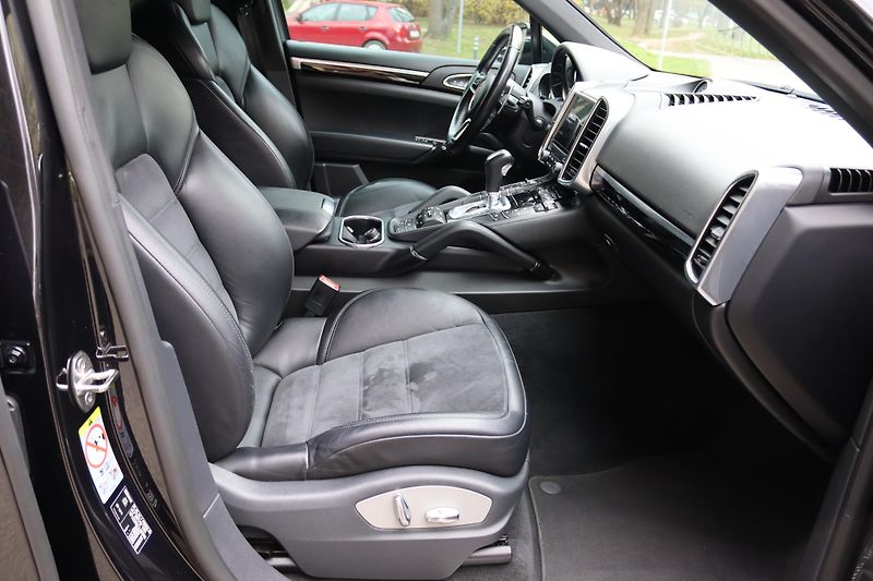 Porsche Cayenne S DIESEL 4.2 V8 283kW 4X4 DPH - fotka 48 z 50