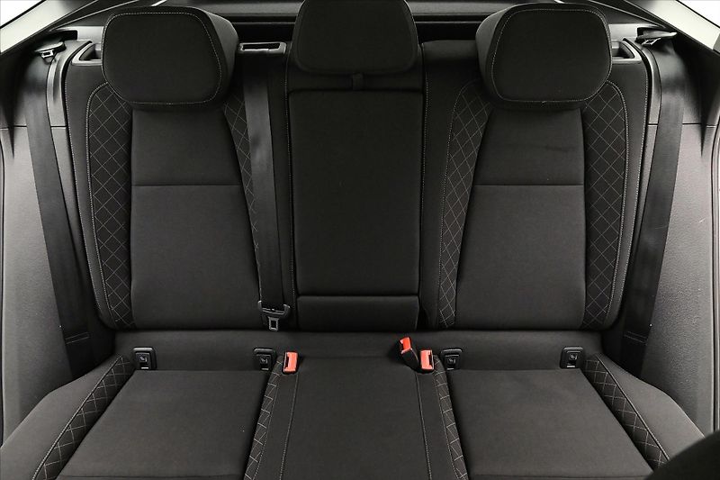 Škoda Karoq 1,5 TSI 110 kW Ambition Tažné - fotka 26 z 30
