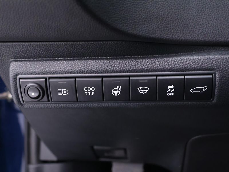 Toyota Corolla 2,0 HEV Executive Sport CZ DPH - fotka 17 z 38