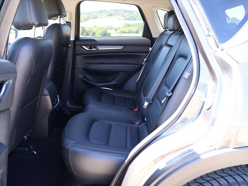Mazda CX-5 2,5 G194 Aut. AWD Top DPH CZ - fotka 14 z 33