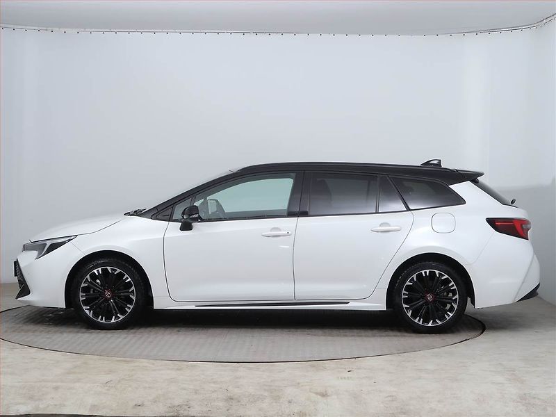Toyota Corolla (2024) 1.8 Hybrid - fotka 3 z 15