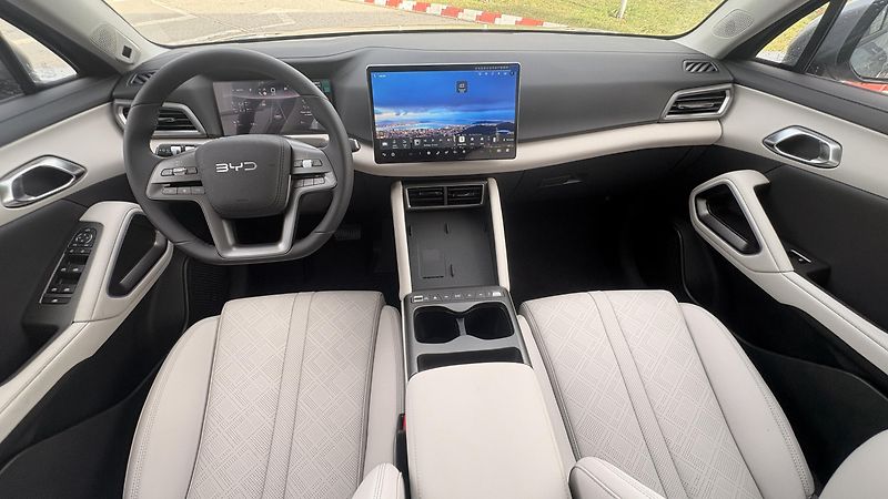 BYD ATTO 2 DM-i (2026) Boost - fotka 7 z 11