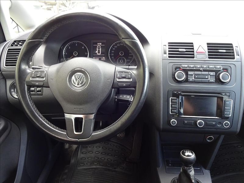 Volkswagen Touran 2,0 TDI 103kW 7.MÍST - fotka 36 z 55