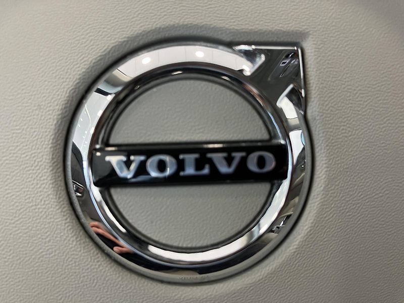 Volvo XC90 B5 AWD Ice Line Plus Dark AT8 - fotka 50 z 50