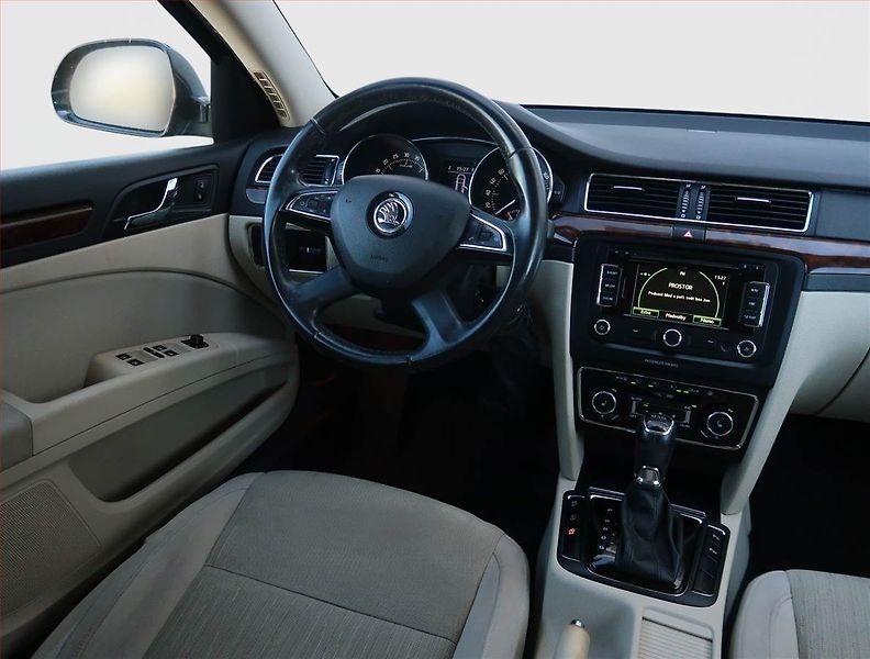 Škoda Superb (2014) 2.0 TDI, Automat, Navi, Xenony - fotka 7 z 20