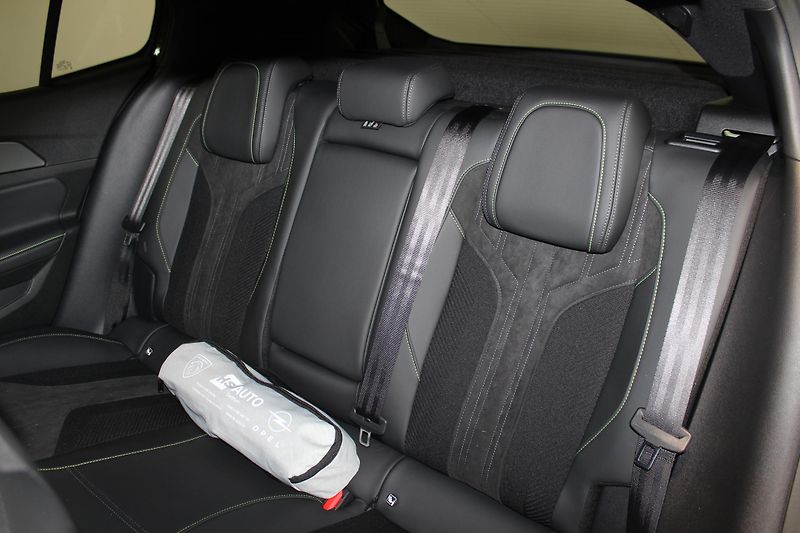 Peugeot 408 (2026) GT Hybrid 145 e-DCS6  - fotka 8 z 19