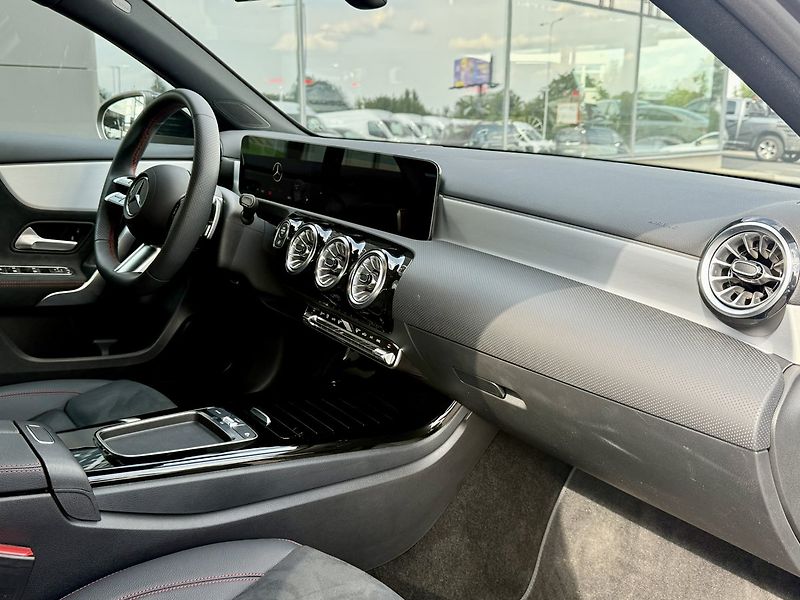 Mercedes-Benz Třídy A (2026) 200 - fotka 33 z 39
