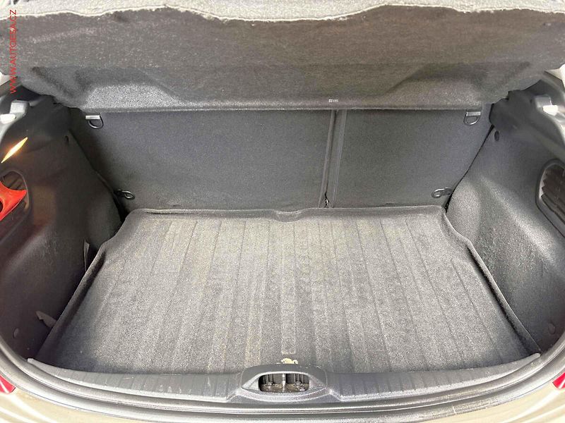 Peugeot 208 (2012) 1.4i, ČR, servis.kniha - fotka 7 z 14