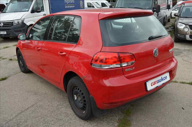 Volkswagen Golf (2013) 1,2 TSI - fotka 6 z 21