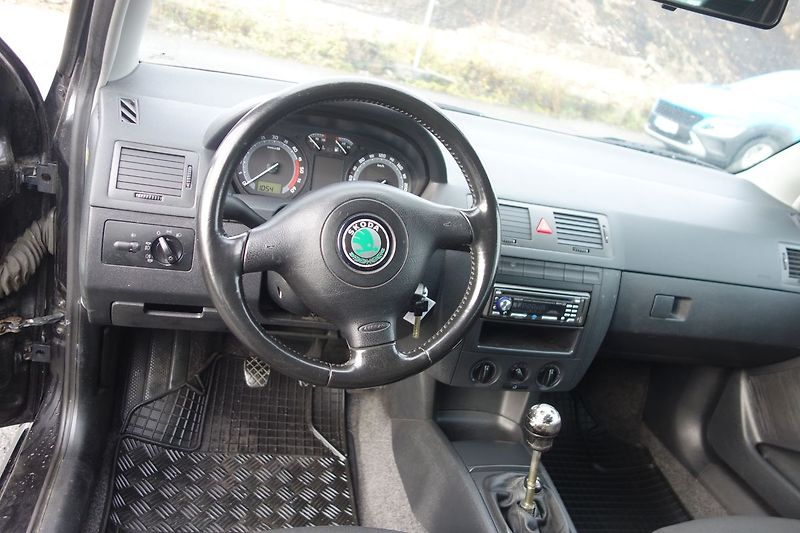 Škoda Fabia 1,4TDi SPORTLINE  2.MAJ.! - fotka 16 z 25
