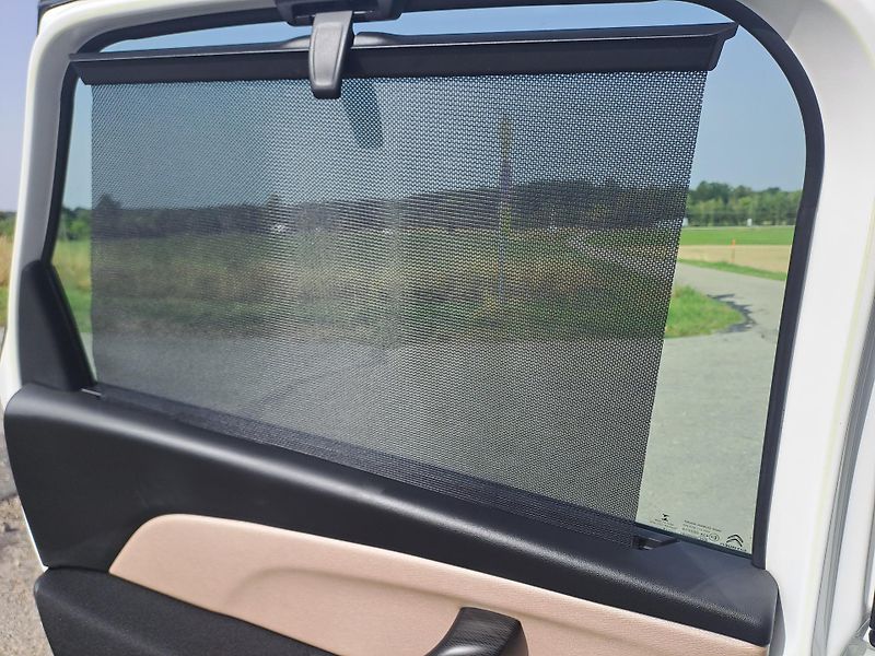 Citroën C4 Picasso (2014) 1.6 ČR 1. MAJITEL, PĚKNÝ STAV - fotka 13 z 32