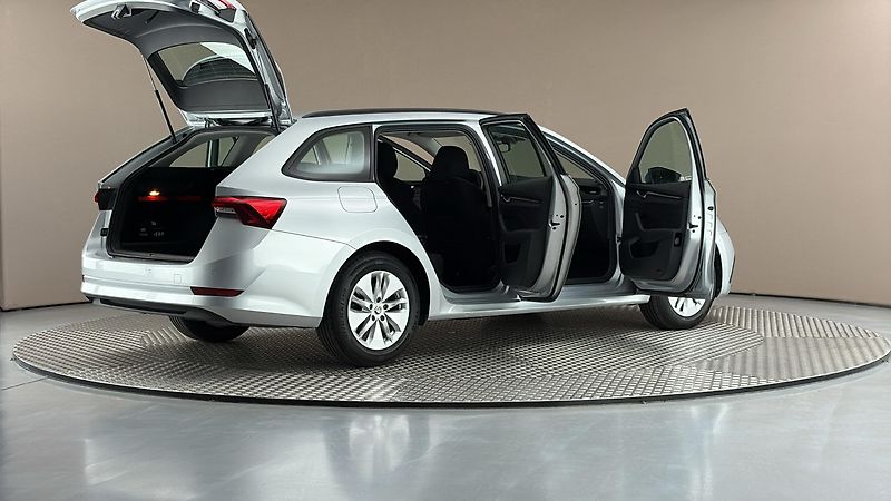 Škoda Octavia 2.0 TDI Ambition Combi - fotka 6 z 25