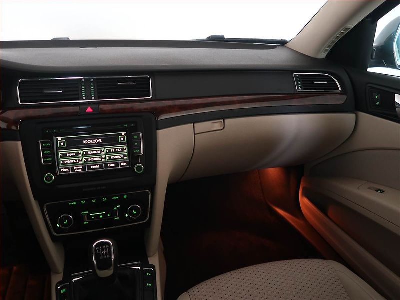 Škoda Superb (2009) 2.0 TDI, Xenony, Tempomat - fotka 8 z 13