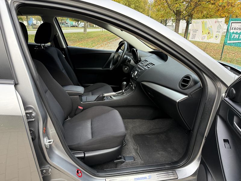 Mazda 3 2.0 Exclusive-Line AUTOMAT - fotka 21 z 33