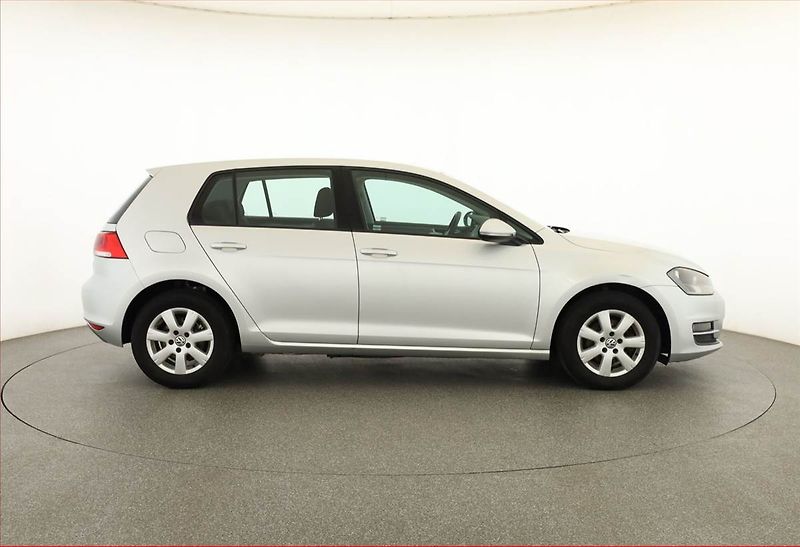 Volkswagen Golf (2014) 1.2 TSI, Serv.kniha - fotka 6 z 13