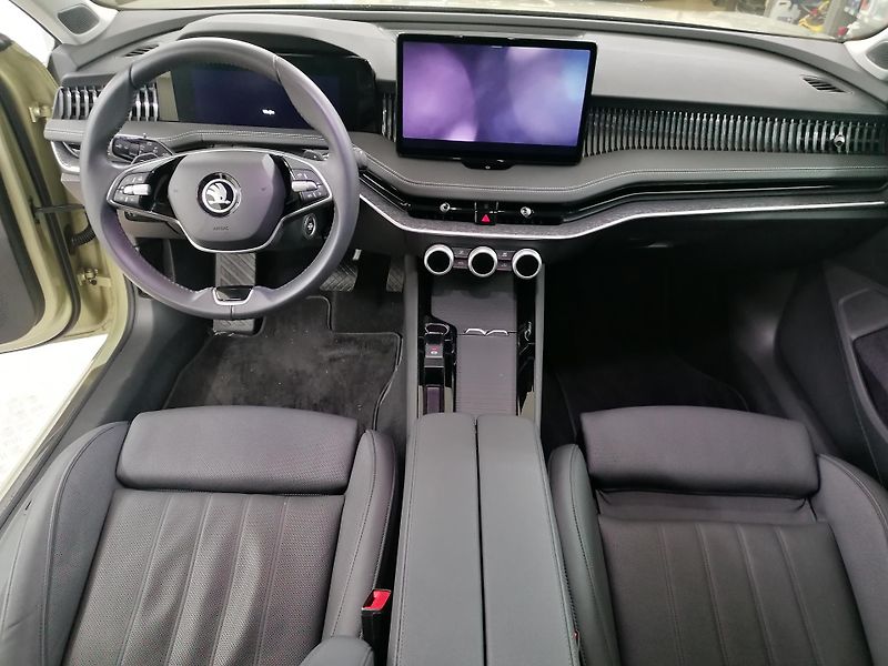 Škoda Superb 2,0 TDI AUT SELECTION 1.MAJ.ČR - fotka 12 z 18