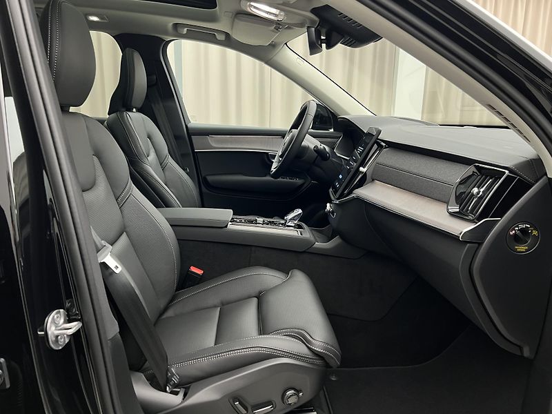 Volvo XC90 (2026) B5 AWD DARK PLUS - fotka 28 z 43