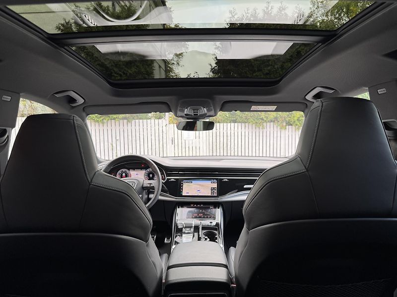 Audi Q8 50TDi-ČR-R22-B&O-NT-TAŽ-MASÁŽ - fotka 35 z 39