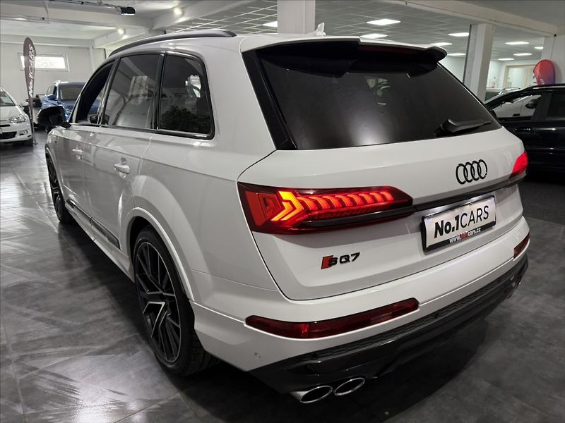 Audi SQ7 4,0   TFSI 507HP MATRIX B&O ČR - fotka 4 z 41