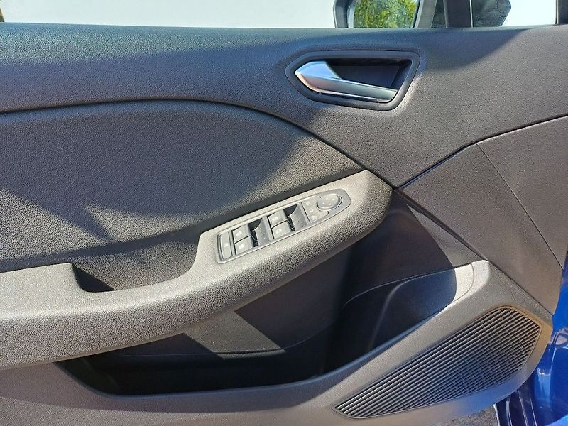 Mitsubishi Colt Invite 1,0 MPI -T 67 kW 6MT - fotka 9 z 19