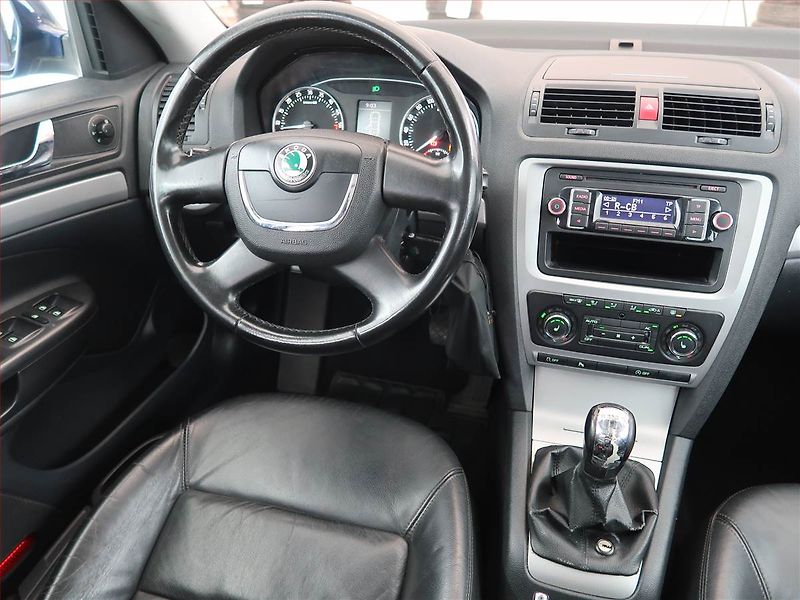 Škoda Octavia (2011) 1.6 TDI, nová STK, zamluveno - fotka 7 z 17
