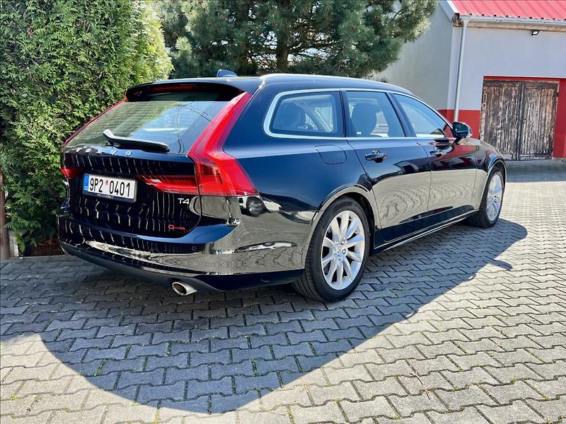 Volvo V90 2,0 T4 Drive-E R-Design Auto - fotka 6 z 48