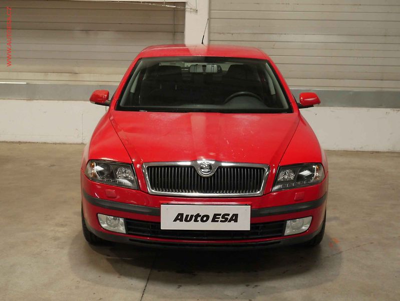 Škoda Octavia (2005) 1.9TDi, 2.maj,ČR, Ambiente - fotka 2 z 14
