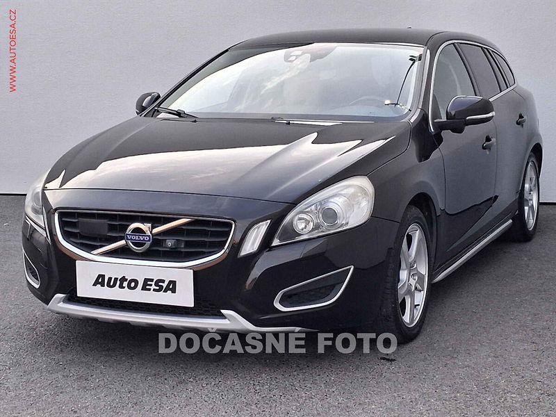 Volvo V60 (2010) 2.0 D3, ČR, Momentum - fotka 3 z 3