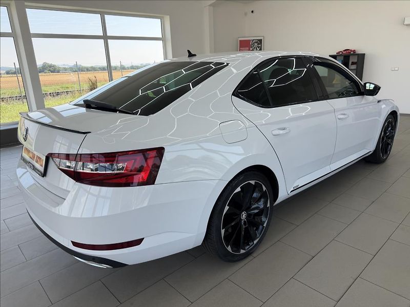 Škoda Superb 2,0 TDi, Sportline, Navi, DSG - fotka 5 z 36